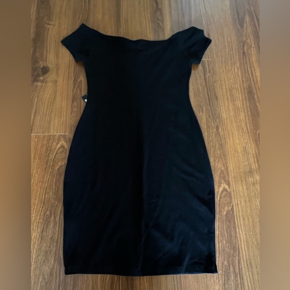 Express off the shoulder fitted dress - Picture 2 of 3